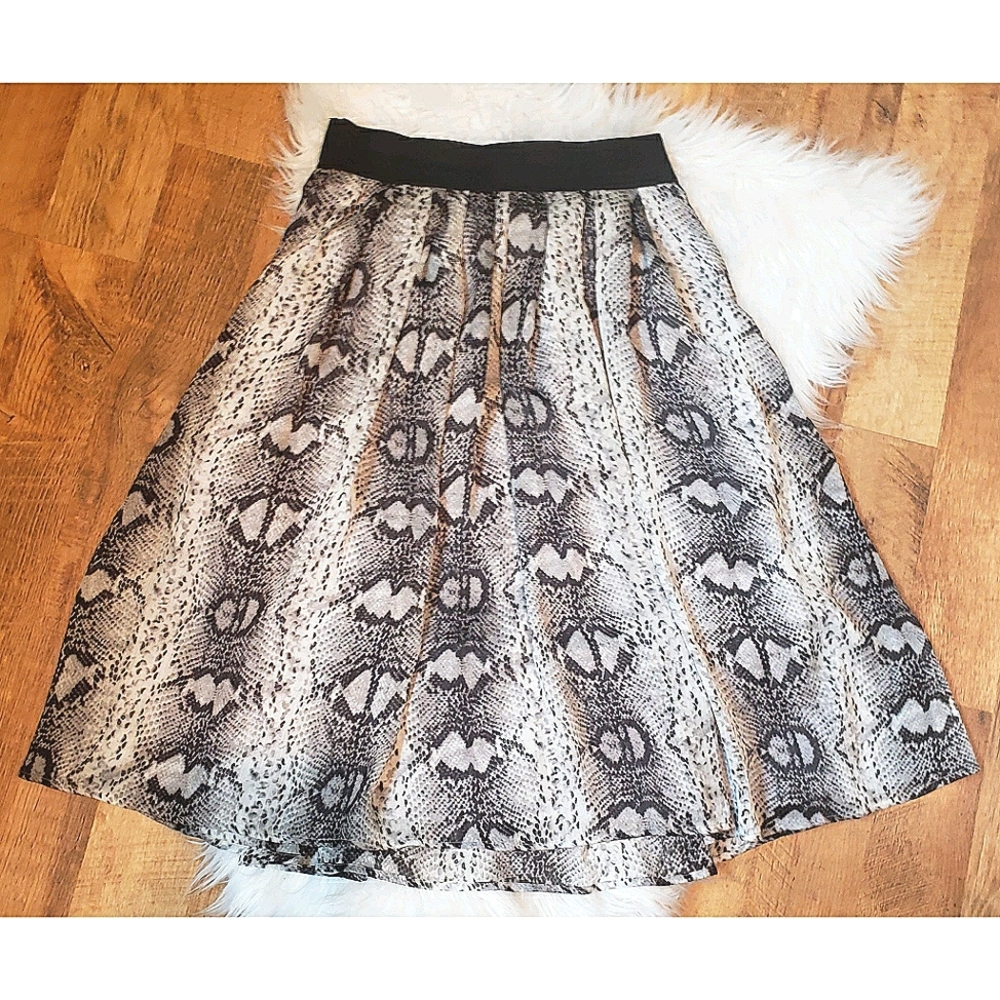 Skirt Snake Python White House Black Market size 4 small